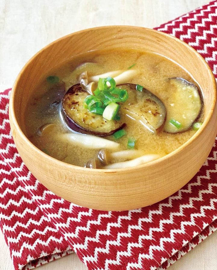 〈えちごいち味噌〉の丸しぼり 赤みそ