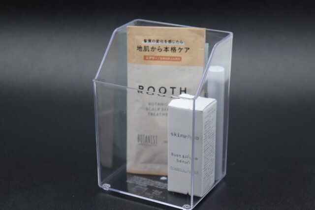 ダイソーの小物ケース（切りかきタイプ、クリア、8.5cm×7cm×12.2cm）