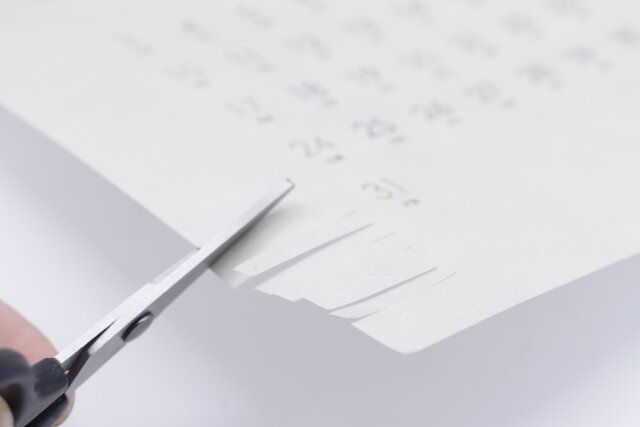 ダイソーのミニハサミ（ふせネコ、マグネット付）