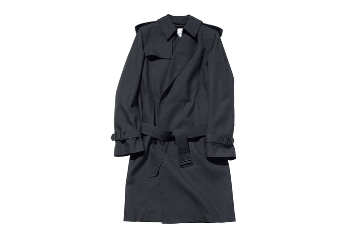 〈バーバリー〉のトレンチコート