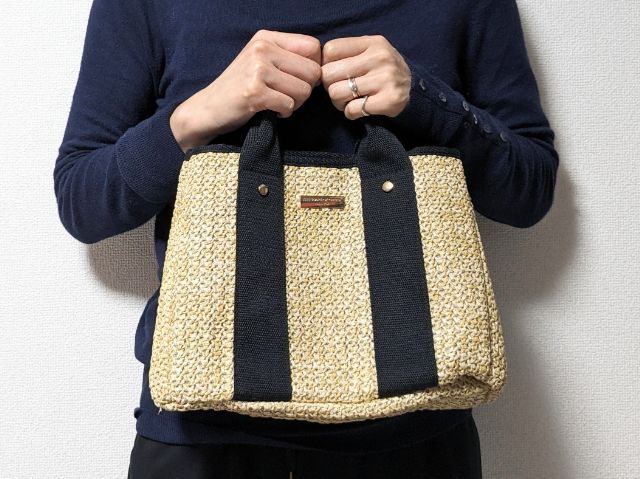 スナップボタンを閉じて手持ち