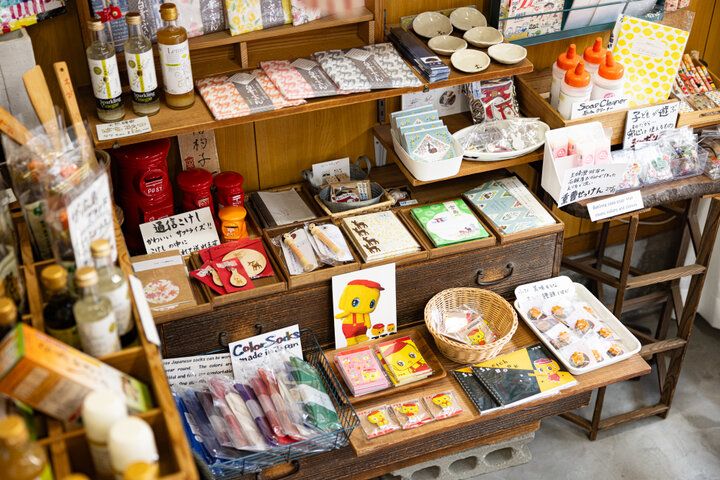 広島や宮島モチーフの雑貨や瀬戸内みやげもそろう♪レトロなたたずまいの「佐々木文具店」へ