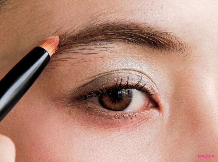 洒落感は“眉”で盛る。一周回って今また新鮮な「細アーチ眉」のバランス学_9