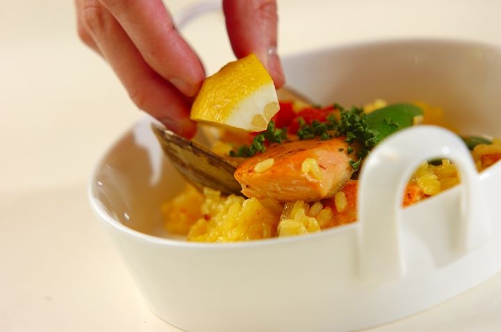 鮭とハマグリのフライパンパエリアの作り方5