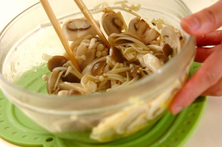 キノコのガーリックマリネの作り方3