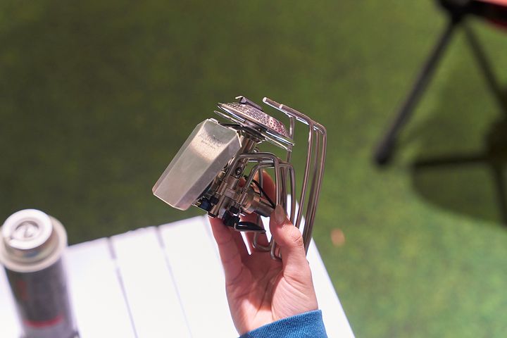 本体は手のひらに乗るコンパクトサイズ！