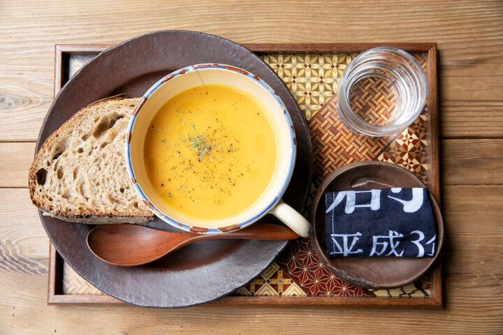 代々木公園さんぽにも♪薪窯で焼いたパンが美味しい、絵本に出てくるような素敵なベーカリー「パン屋塩見」