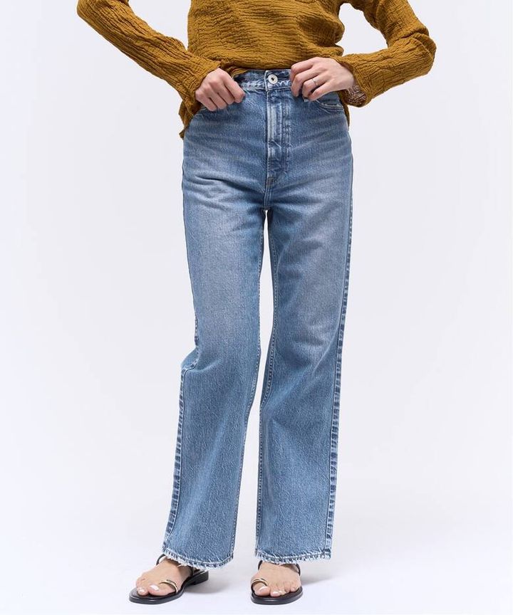 画像: 【アッパーハイツ】別注 THE TAYLOR ワイドフレアデニム¥27,500 出典：イエナ