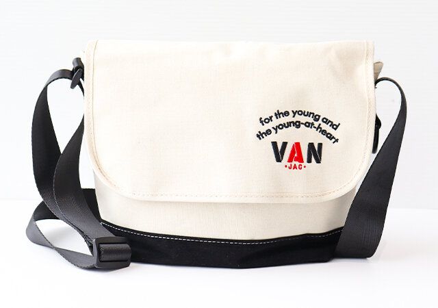 VANのIVYメッセンジャーバッグ