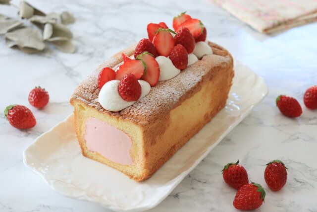 苺の生パウンドケーキ レシピ 苺を飾る