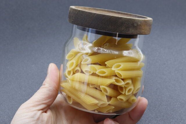 スリーコインズの食品を保存できるウッドガラスキャニスターS