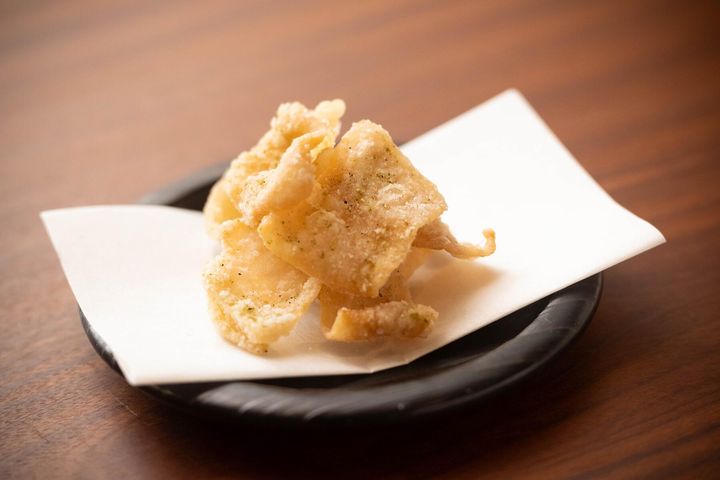 揚げるだけで美味！深き味わいの“鶏皮唐揚げ”