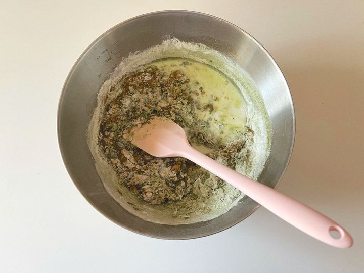 【簡単米粉レシピ】ほろ苦こっくり抹茶ホワイトチョコの米粉マフィン【渡辺友美子のコーヒーに合うお菓子のレシピ vol.38 〜レシピで旅するヨーロッパ〜】