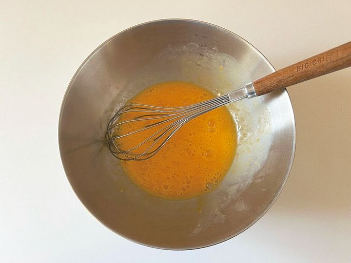 【簡単米粉レシピ】ほろ苦こっくり抹茶ホワイトチョコの米粉マフィン【渡辺友美子のコーヒーに合うお菓子のレシピ vol.38 〜レシピで旅するヨーロッパ〜】