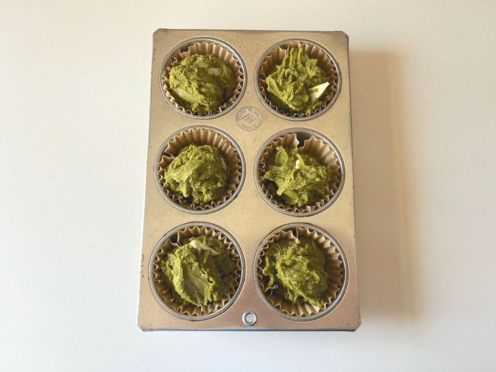 【簡単米粉レシピ】ほろ苦こっくり抹茶ホワイトチョコの米粉マフィン【渡辺友美子のコーヒーに合うお菓子のレシピ vol.38 〜レシピで旅するヨーロッパ〜】