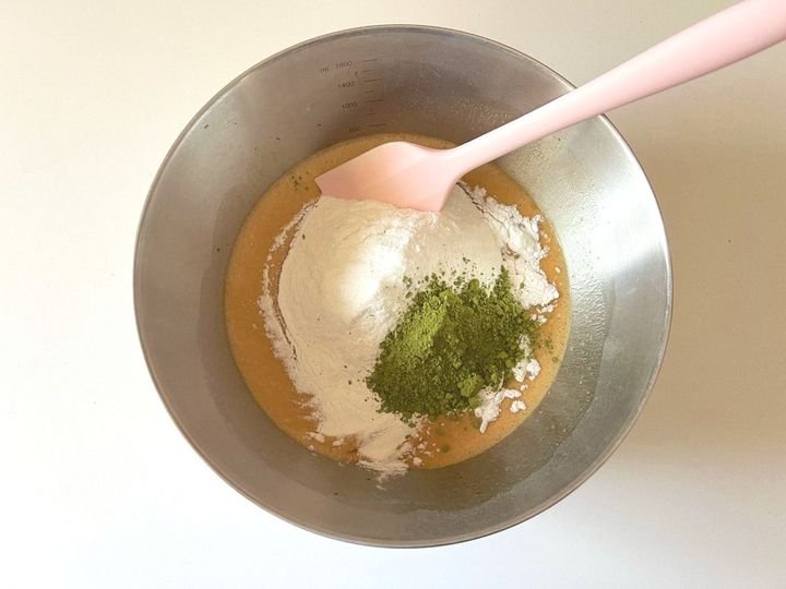 【簡単米粉レシピ】ほろ苦こっくり抹茶ホワイトチョコの米粉マフィン【渡辺友美子のコーヒーに合うお菓子のレシピ vol.38 〜レシピで旅するヨーロッパ〜】