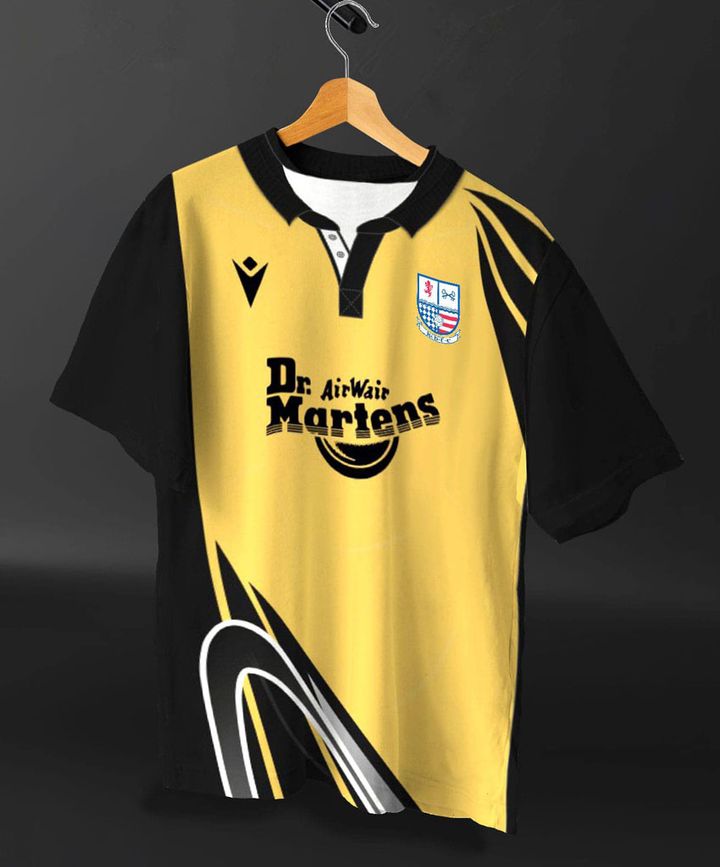 甦る“ヤング・リーズ”との激闘！イングランド8部に伝説『Dr. Martens』ユニフォームの復刻版が登場
