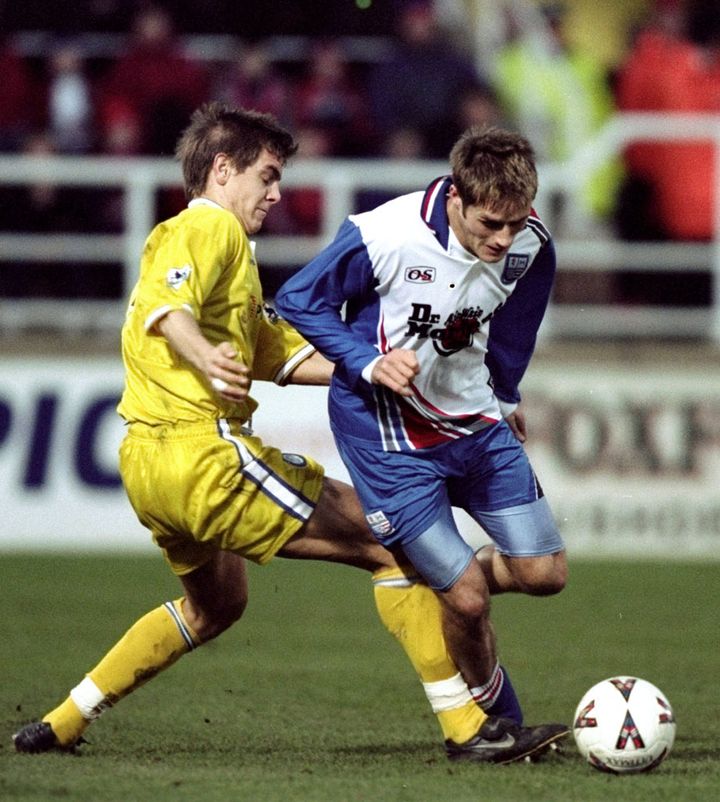 甦る“ヤング・リーズ”との激闘！イングランド8部に伝説『Dr. Martens』ユニフォームの復刻版が登場