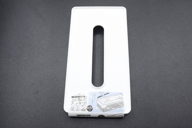 セリアのティッシュBOXの小物トレイのパッケージ付き