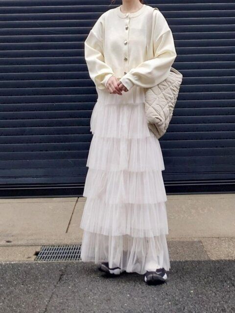 春の白カーディガンコーデ