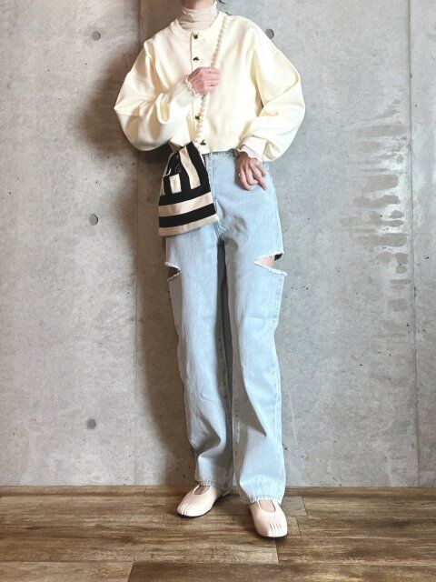 春の白カーディガンコーデ