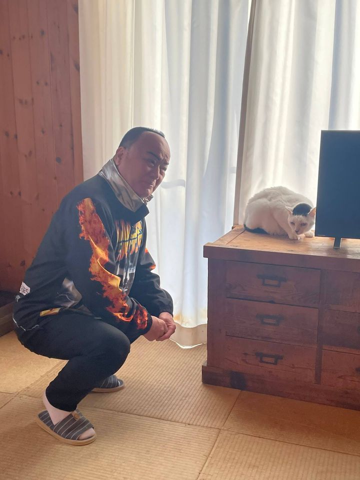 細川たかしさんと対面した、細川たかし似の猫・磯辺海苔男くん