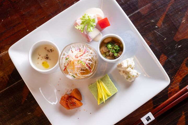 手打ちの常陸秋そばと日本酒に舌鼓♪ 茨城老舗酒蔵が営む「蔵＋蕎麦 な嘉屋」