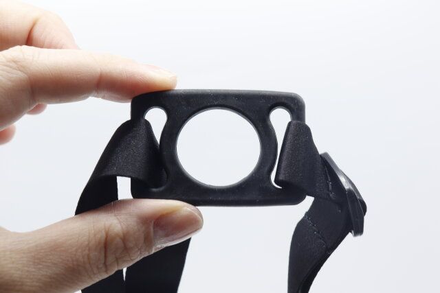 100均セリアのペットボトルを肩掛けできるストラップ