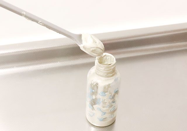 ダイソーのシリコーンロングマドラーでかき集めたボトルの中身