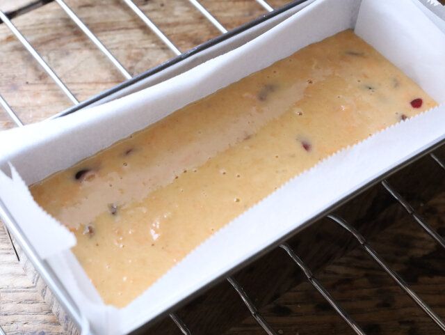 米粉のキャロットケーキ レシピ 生地を型に流し入れる