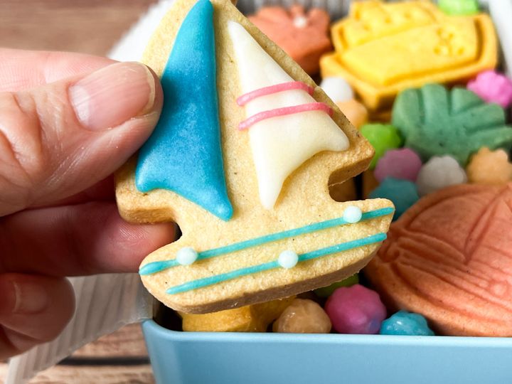 アイシングでデコレーションされたヨットのサブレ