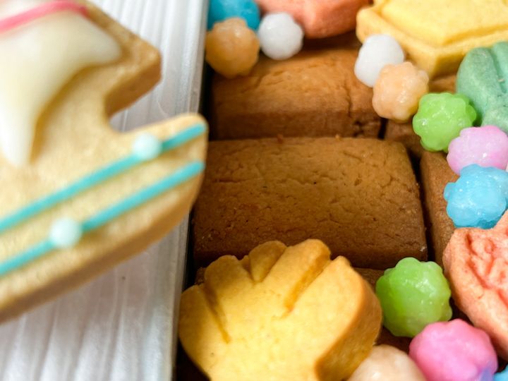 2段目に隠れた四角いシンプルなサブレ