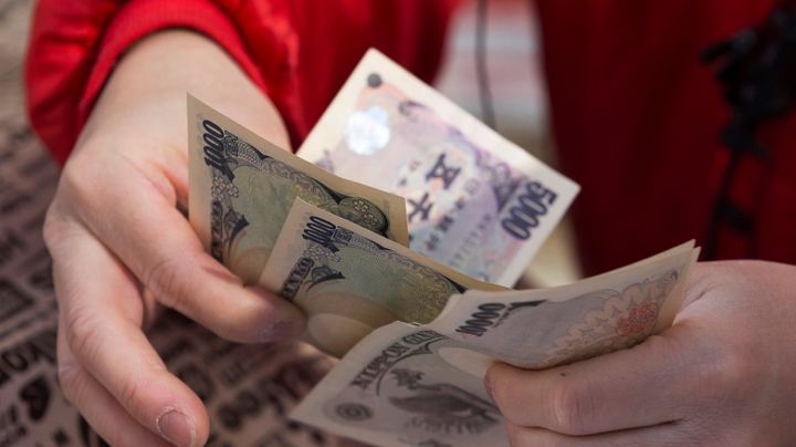 初任給が3万円しか手元に残らなかったワケ！35歳になった吉田麻也が語る