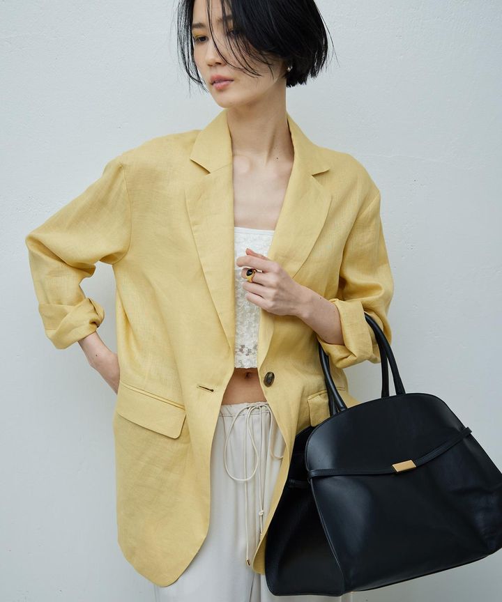 画像: リネンライトジャケット¥39,600（GALLARDAGALANTE） 出典：パル