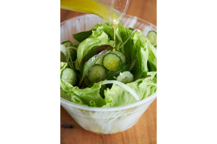 パリッと野菜が涼やかな“グリーンサラダ”