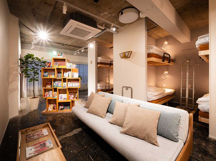 寝台列車ルームで旅気分♪約2000冊のマンガに囲まれたホテル「MANGA ART HOTEL, BAKUROCHO」