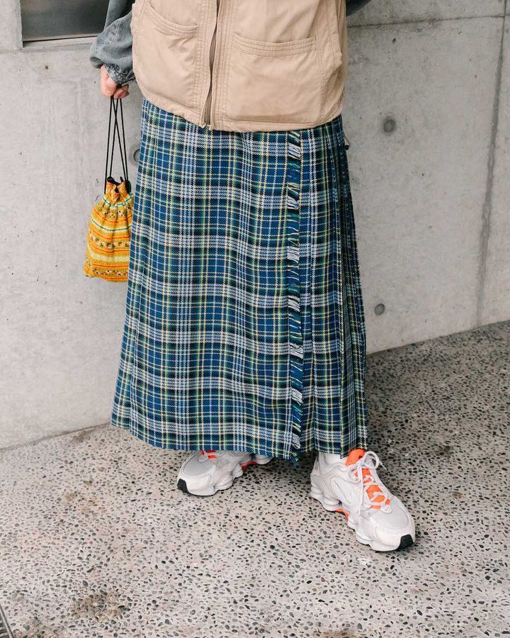 春の“スカート”スタイル5選。お洒落上級者の遊び心溢れる着こなしに注目【TOKYO SNAP】