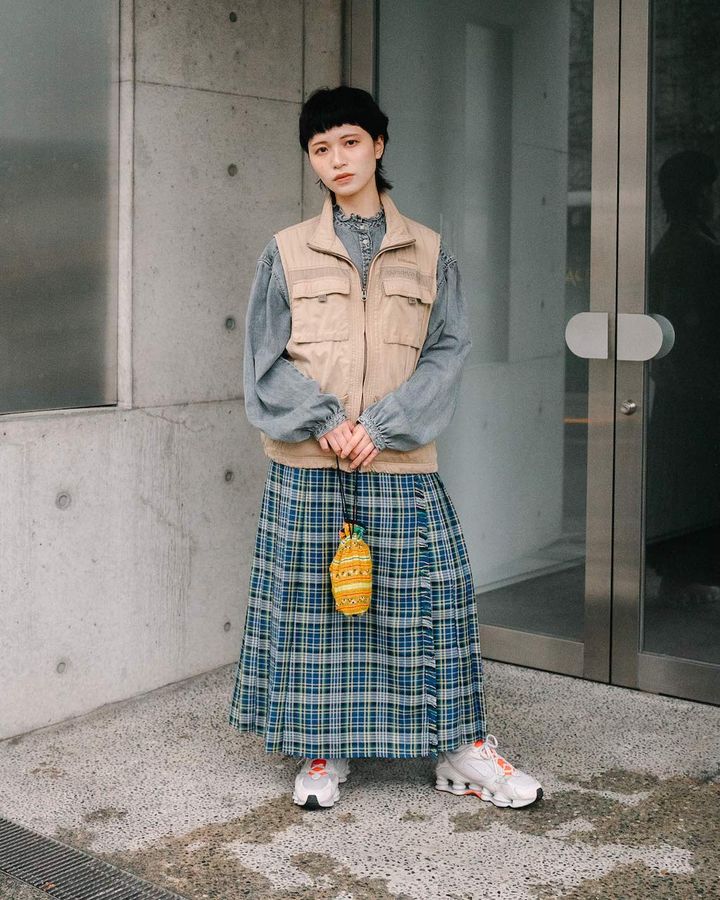 春の“スカート”スタイル5選。お洒落上級者の遊び心溢れる着こなしに注目【TOKYO SNAP】