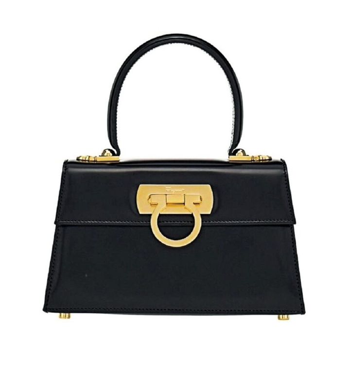 フェラガモの黒バッグ ガンチーニ