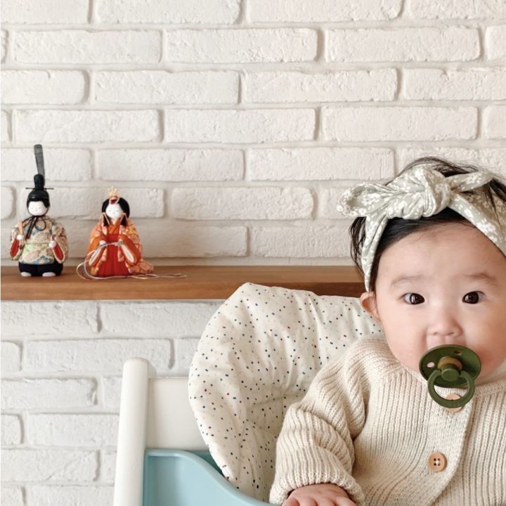 お雛様と一緒に記念撮影