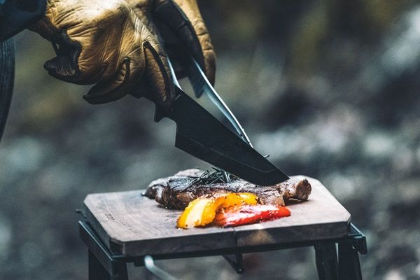 「かっこよすぎる」持ち運びにも超便利！キャンプで役に立つナイフが優秀すぎた…！