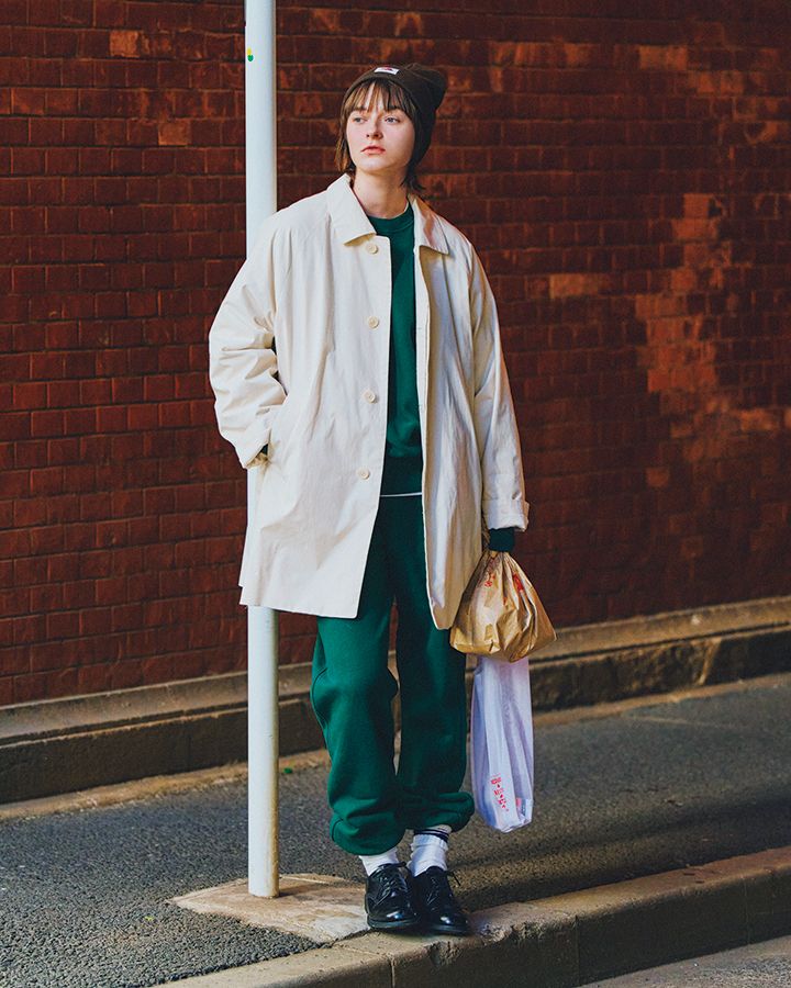 グリーンのスウェットセットアップに白のアウターが映える【本日のFUDGE GIRL-4月14日】