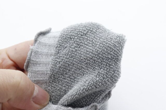 セリアのパイル地ニットペットボトルカバー ラメ