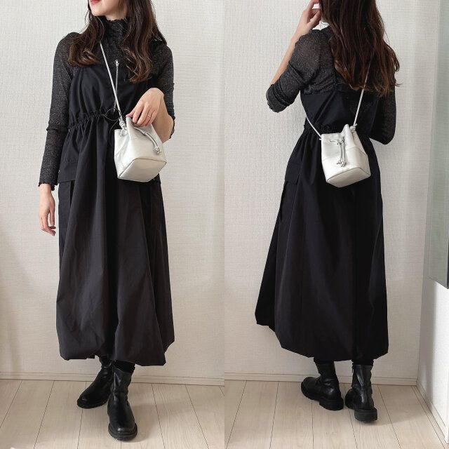 しまむらカーゴバルーンキャミワンピースとシアートップスのオールブラックコーデ