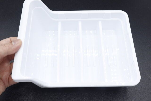 セリアのホワイトの袋物スタンドには溝がある