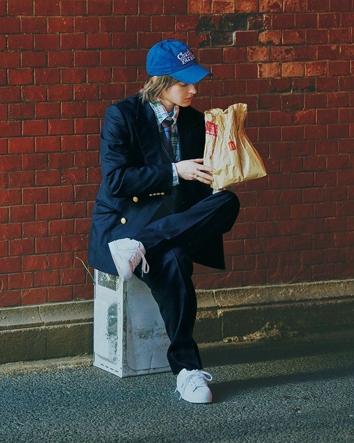 デニム、カラースウェット…今シーズン注目のセットアップのロンドンガール風コーデ4選