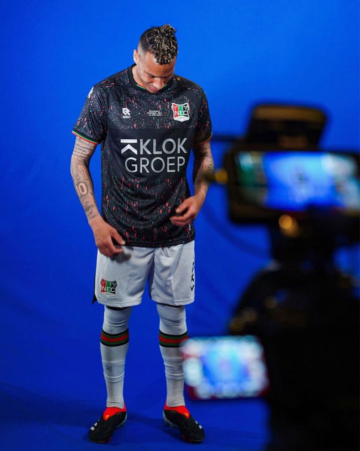 小川航基と佐野航大が活躍！NECが「KNVBカップ決勝」ユニフォームを発表 小川の“得点王ユニ”となるか？