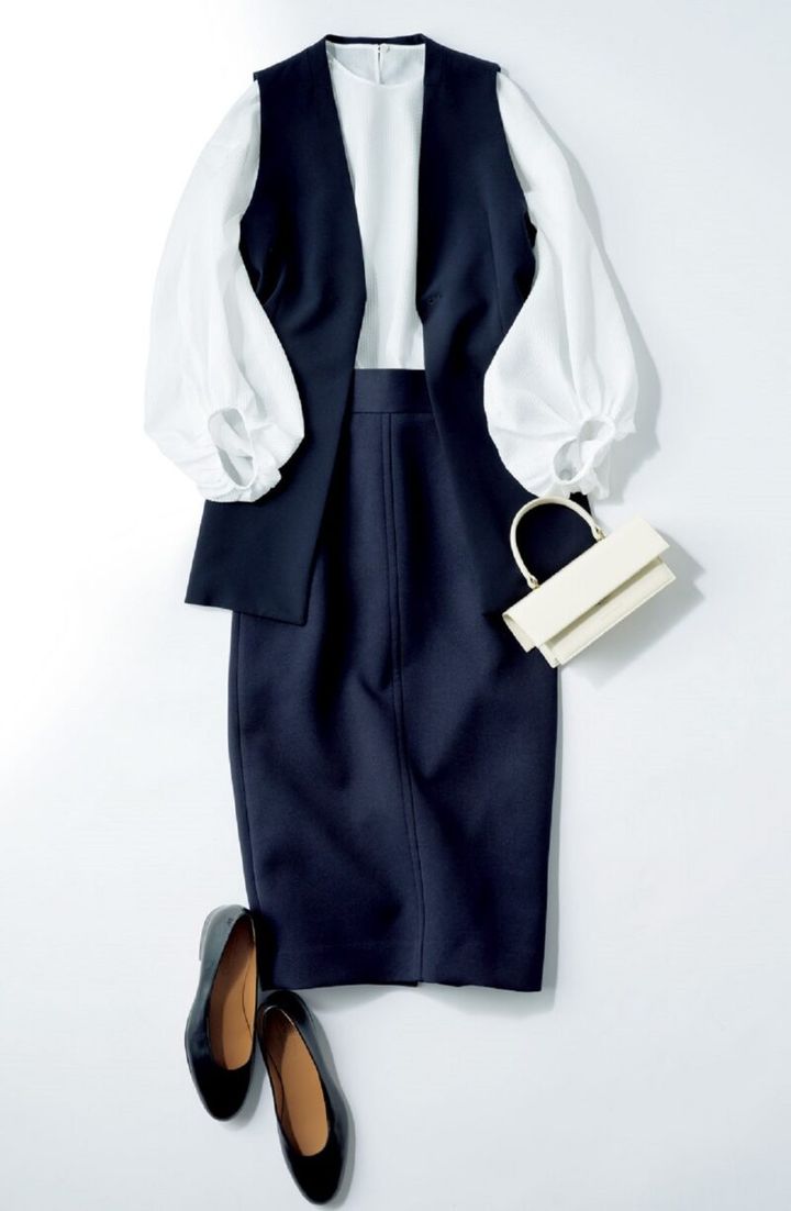 ジレとスカートのセットアップ 大人のネイビーコーデ