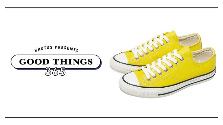 〈コンバース〉のシューズ