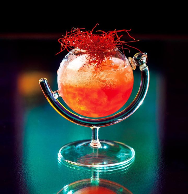 日本大通り『Constellation.』の「薔薇のロマンス」